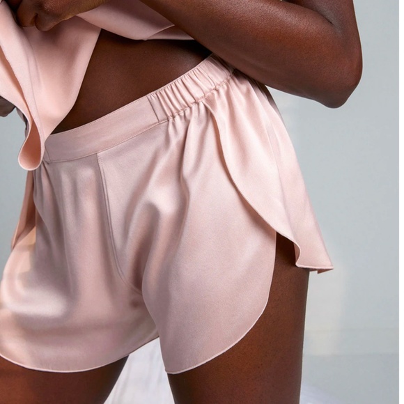 LUNYA BNWT Silk Tulip Back Short Set in Delicate Pink Size S - Picture 3 of 6